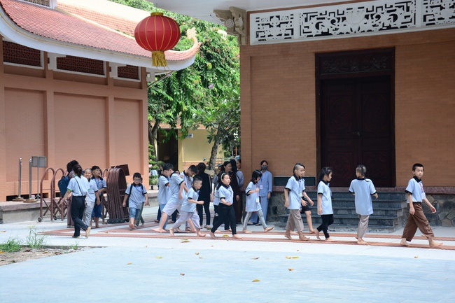 Children Retreat Titled ‘I Return to the Buddha’