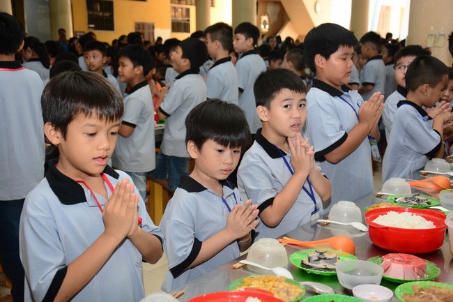 Children Retreat Titled ‘I Return to the Buddha’