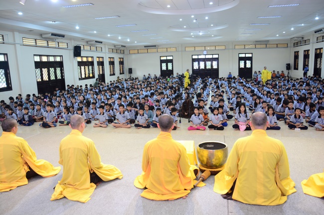 Children Retreat Titled ‘I Return to the Buddha’