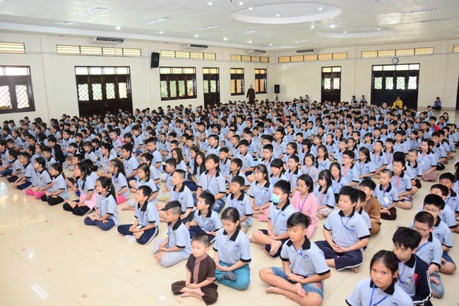 Children Retreat Titled ‘I Return to the Buddha’