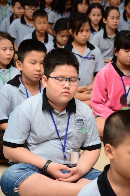 Children Retreat Titled ‘I Return to the Buddha’