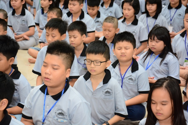 Children Retreat Titled ‘I Return to the Buddha’