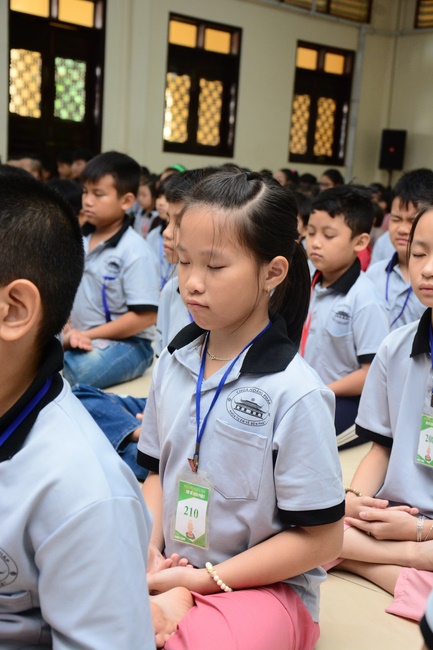 Children Retreat Titled ‘I Return to the Buddha’