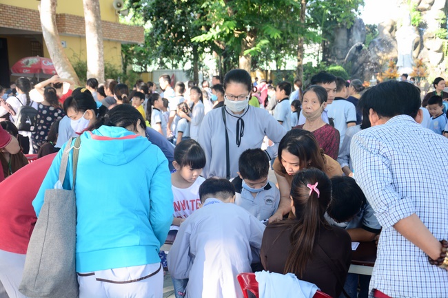 Children Retreat Titled ‘I Return to the Buddha’