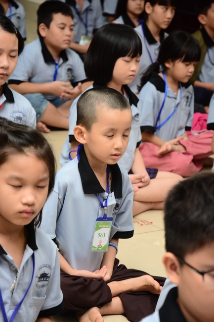 Children Retreat Titled ‘I Return to the Buddha’
