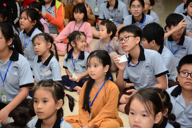 Children Retreat Titled ‘I Return to the Buddha’