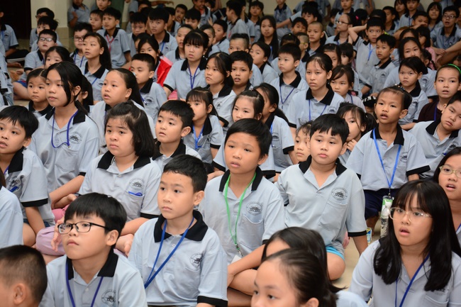 Children Retreat Titled ‘I Return to the Buddha’