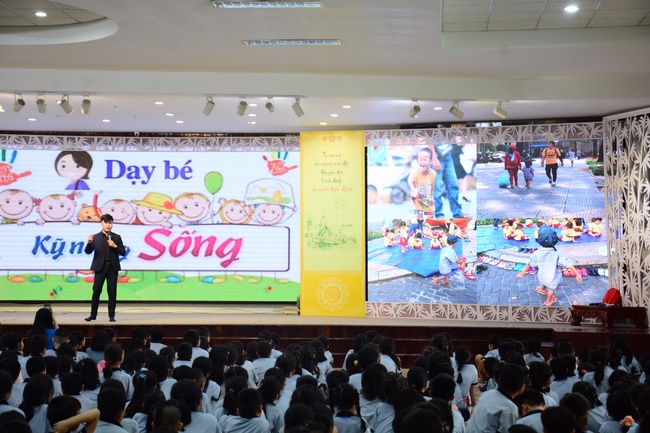 Children Retreat Titled ‘I Return to the Buddha’