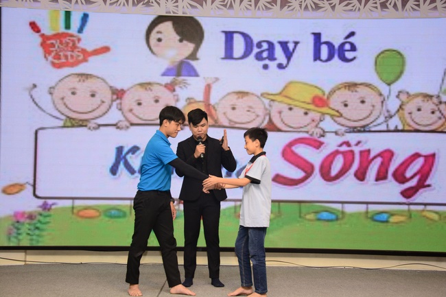 Children Retreat Titled ‘I Return to the Buddha’