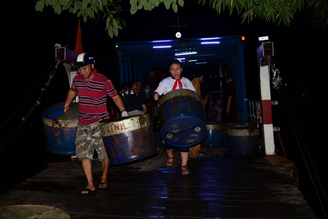 Liberating creatures at Binh My ferry and praying for peacefulness.