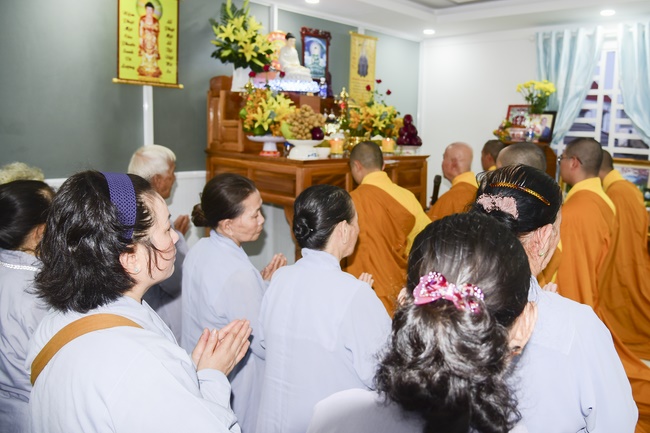 The rite putting the Buddha statue in Binh Duong
