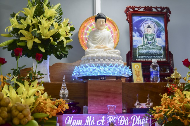 The rite putting the Buddha statue in Binh Duong
