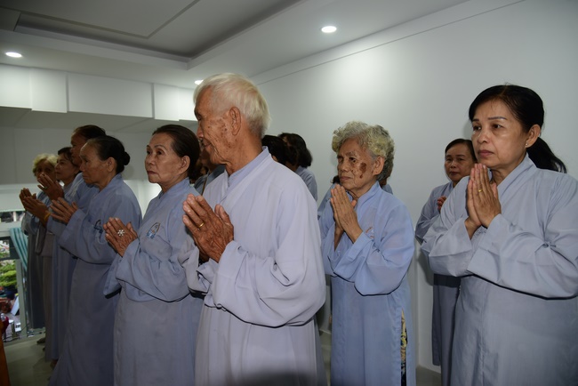 The rite putting the Buddha statue in Binh Duong