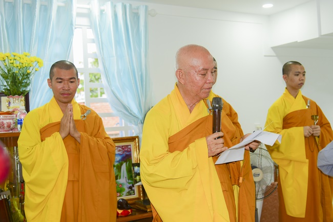 The rite putting the Buddha statue in Binh Duong