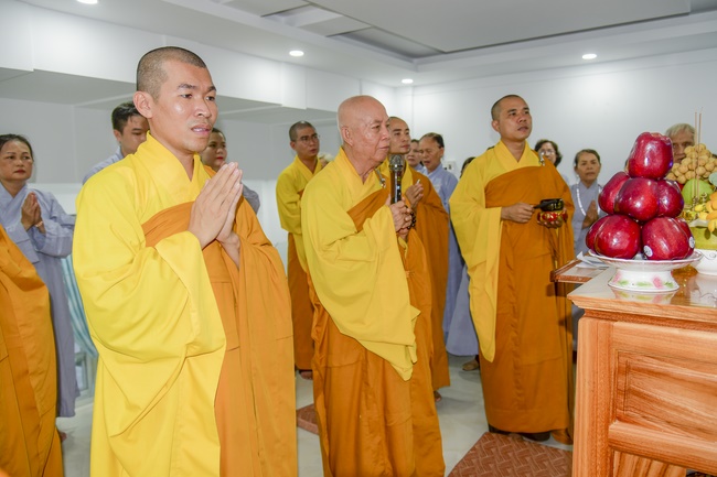The rite putting the Buddha statue in Binh Duong