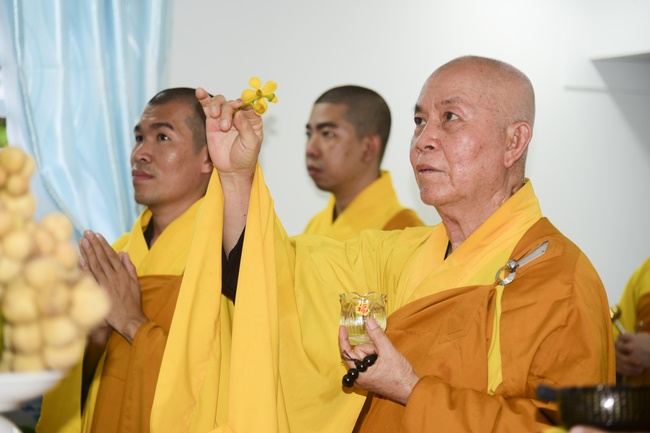 The rite putting the Buddha statue in Binh Duong