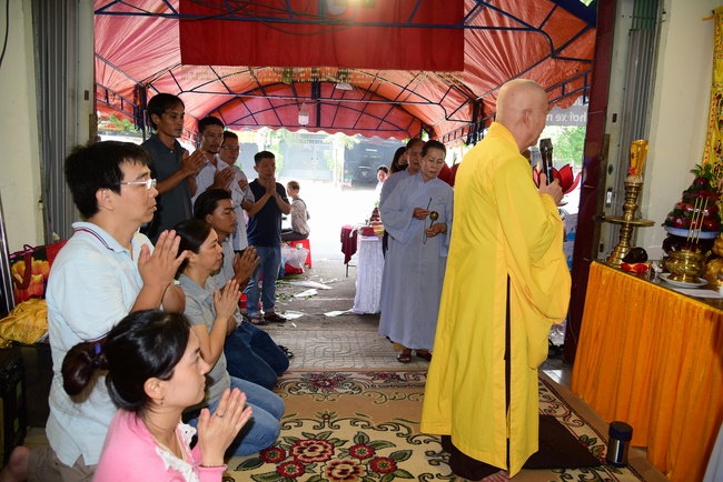 The  praying rite for rebirth in Binh Thanh District.