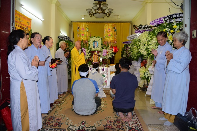 The  praying rite for rebirth in Binh Thanh District.