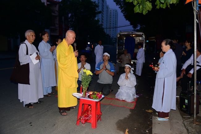 The  praying rite for rebirth in Binh Thanh District.