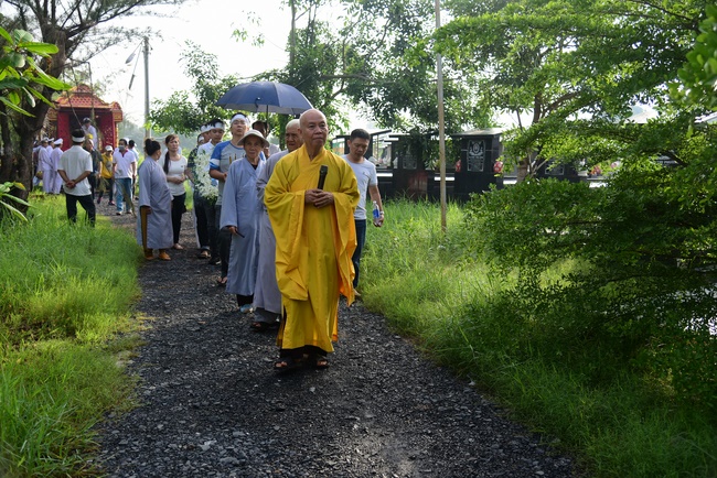 The  praying rite for rebirth in Binh Thanh District.