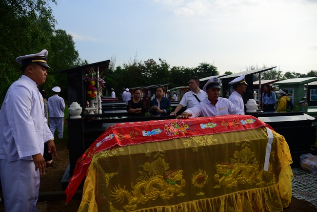 The  praying rite for rebirth in Binh Thanh District.