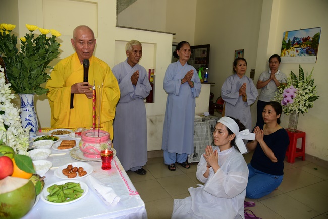 The  praying rite for rebirth in Binh Thanh District.