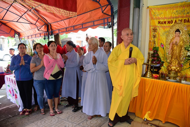 The  praying rite for rebirth in Binh Thanh District.