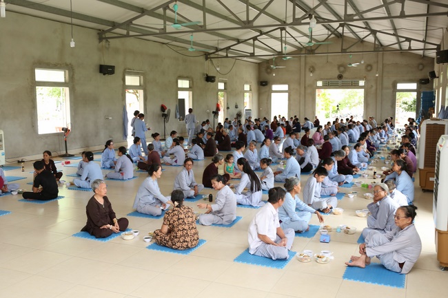 Khóa tu một ngày tại chùa Đống Cao