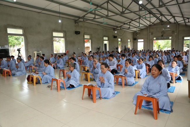 Khóa tu một ngày tại chùa Đống Cao