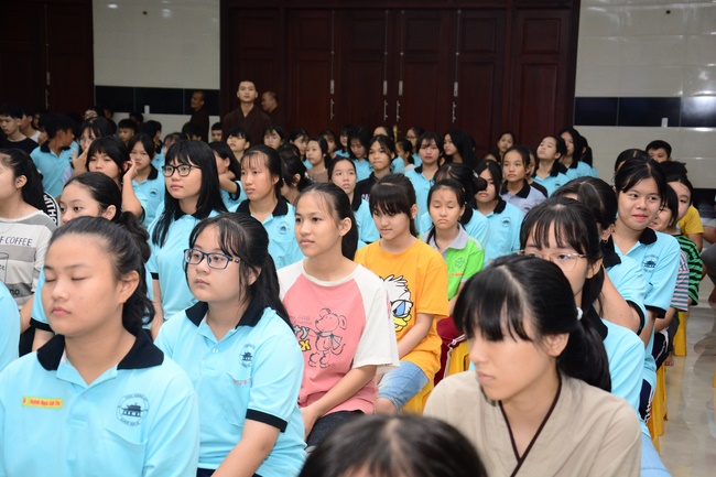 The 1st-day Children 's Summer Retreat