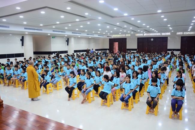 The 1st-day Children 's Summer Retreat