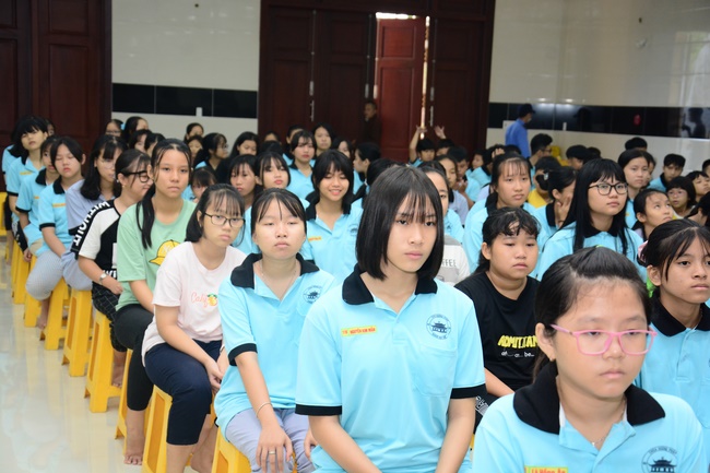 The 1st-day Children 's Summer Retreat