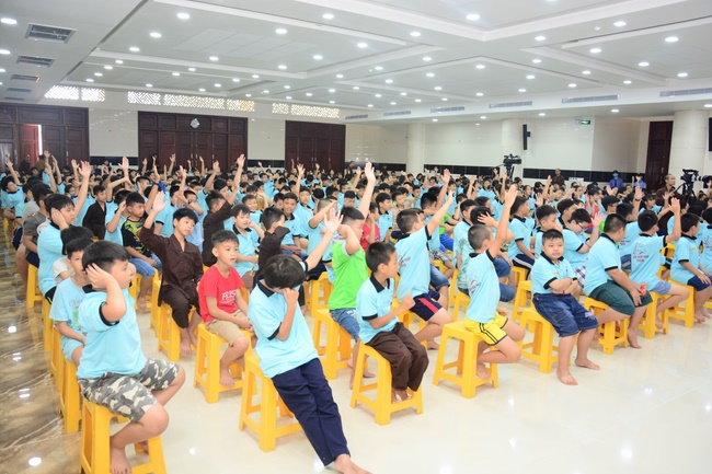 The 1st-day Children 's Summer Retreat