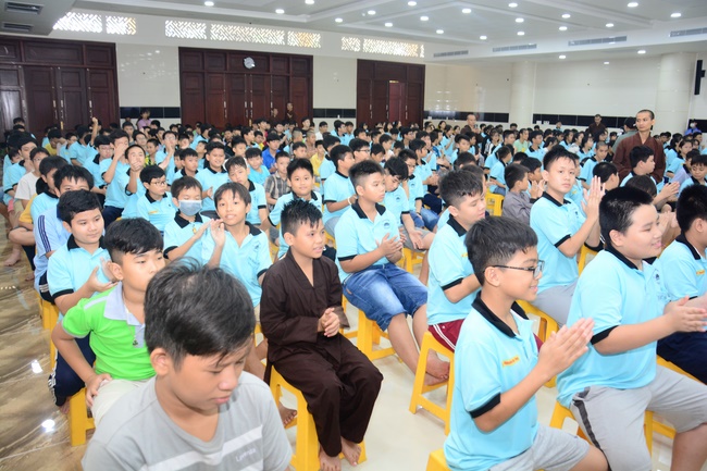 The 1st-day Children 's Summer Retreat