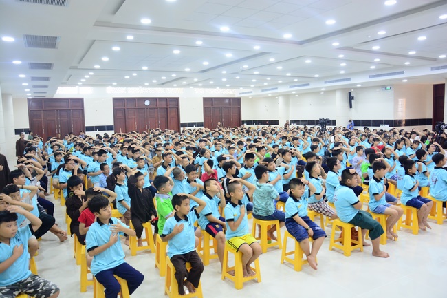 The 1st-day Children 's Summer Retreat