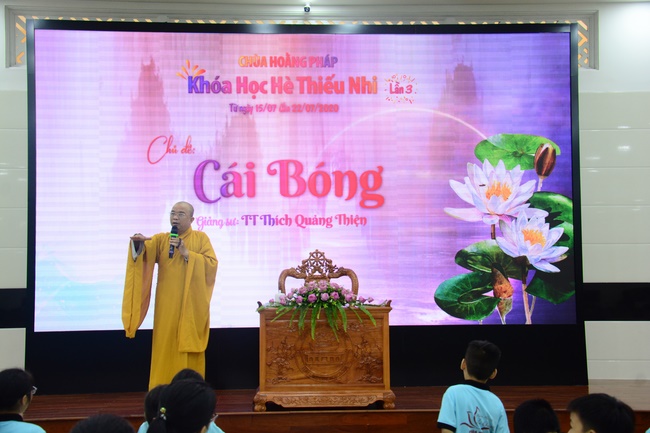 The 1st-day Children 's Summer Retreat