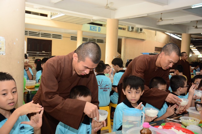 The 1st-day Children 's Summer Retreat