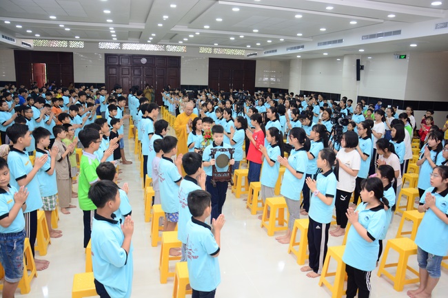 The 1st-day Children 's Summer Retreat