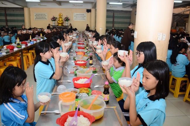 The 1st-day Children 's Summer Retreat