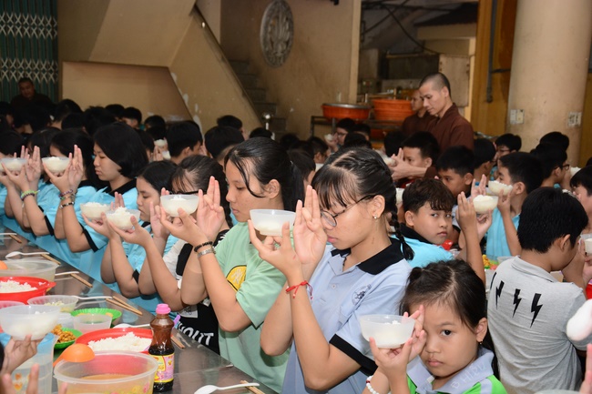 The 1st-day Children 's Summer Retreat