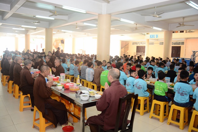 The 1st-day Children 's Summer Retreat