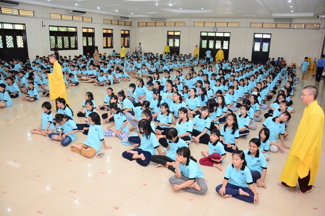 The 1st-day Children 's Summer Retreat