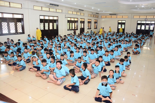 The 1st-day Children 's Summer Retreat