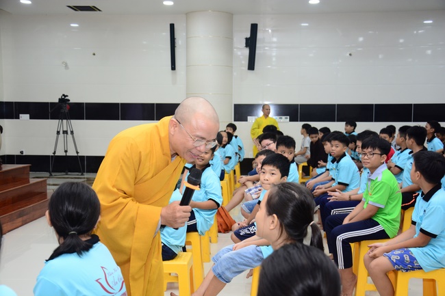 The 1st-day Children 's Summer Retreat