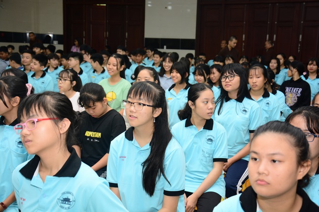 The 1st-day Children 's Summer Retreat