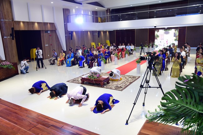 The Wedding Ceremony at the pagoda