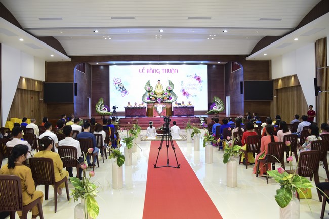 The Wedding Ceremony at the pagoda