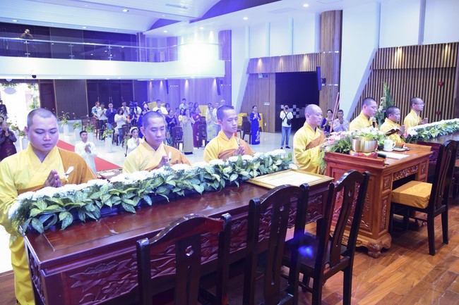 The Wedding Ceremony at the pagoda
