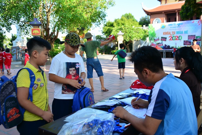 Children Summer Retreat at Tay Khanh Pagoda