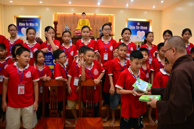 Children Summer Retreat at Tay Khanh Pagoda